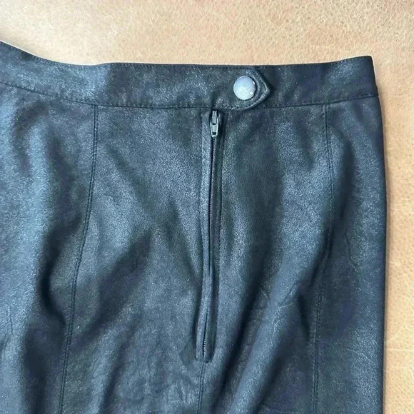Free People Women's Size XS Ruched Zipper Back Mini Skirt Black Faux Suede - Picture 10 of 10